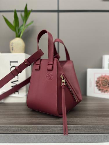 Compact Hammock bag in classic calfskin