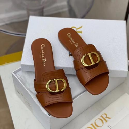 30 Montaigne Slide