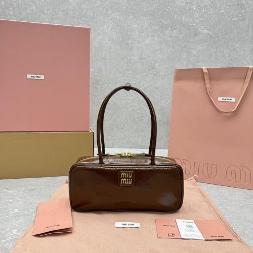 Beau naplak patent leather bag