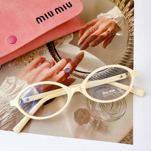 Miu Regard sunglasses