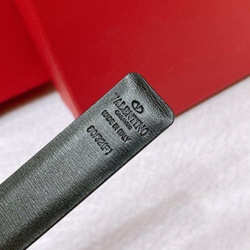 REVERSIBLE VLOGO SIGNATURE BELT IN GLOSSY CALFSKIN...