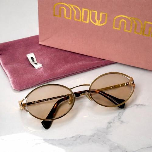 Miu Miu Women's Sunglasses - نظارة ميو ميو إطار ذه...