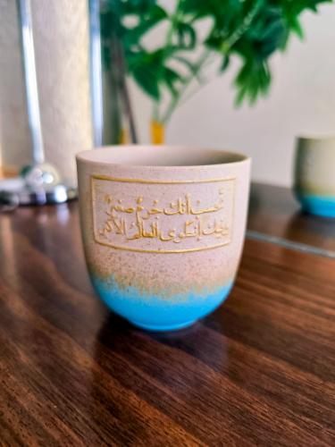 اكواب فخار بارز تحسب انك جرم صغير