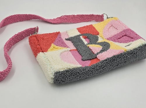 حقيبة يد نسائية حرف "B"