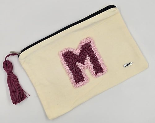 حقيبة مكياج قماشية "حرف M "