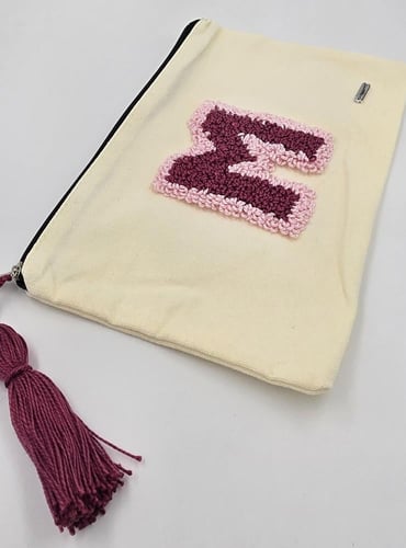 حقيبة مكياج قماشية "حرف M "