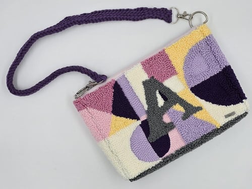 حقيبة يد نسائية حرف "A"