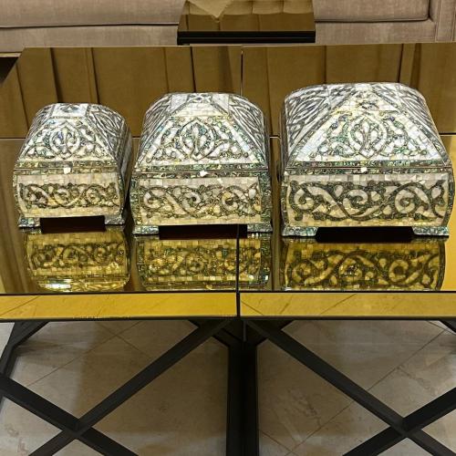صندوق صدف ازرق وابيض