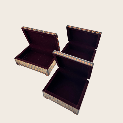 صندوق إيراني كلاسيكي 11442