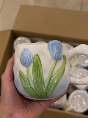 كوب الورود الزرقاء