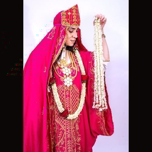 لبس مديني فاخر تطريز يدوي مع ذيل