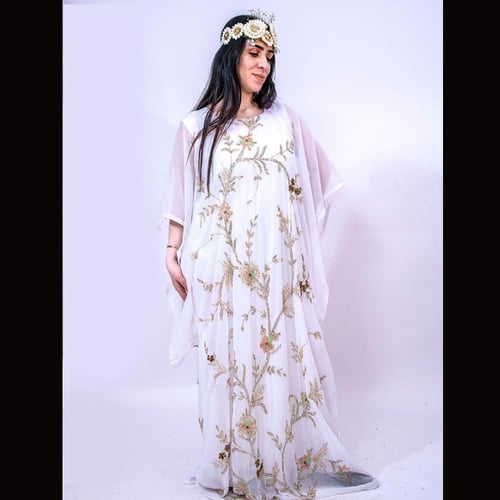 ثوب مطرز