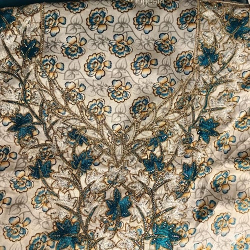 مخور مع طرحه