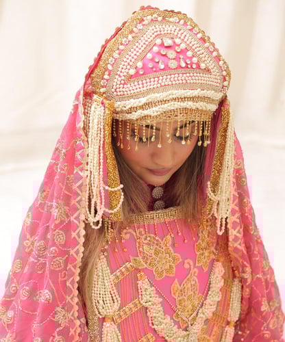 ثوب المديني مع ملحقاته