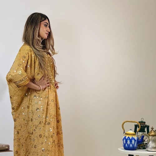 ثوب خليجي ذهبي