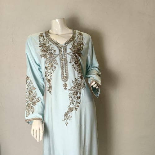 جلابية مطرزه سماوي