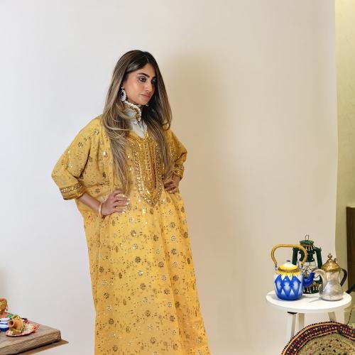 ثوب خليجي ذهبي