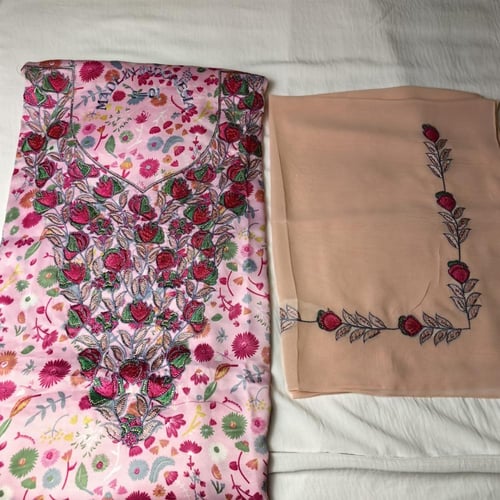 مخور مع طرحه وردي