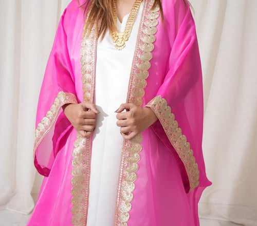 فستان مع عبايه مطرزه