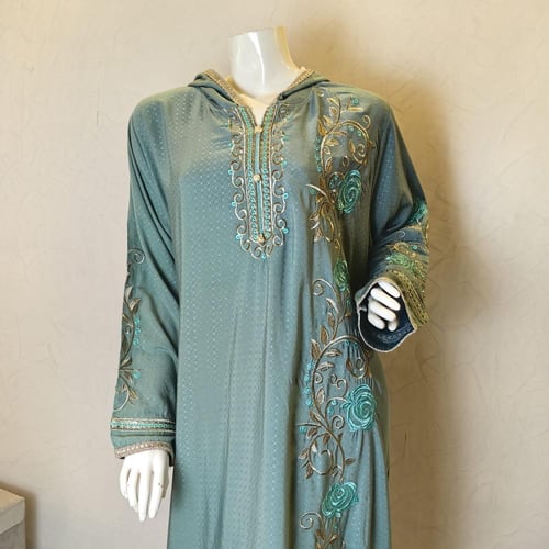 جلابية مطرزه تفني