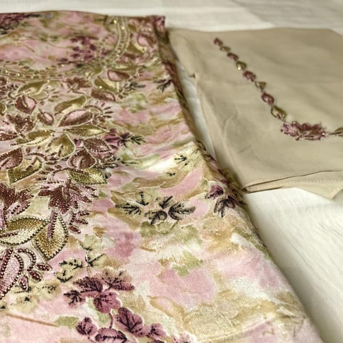 مخور مع طرحه بيج مع وردي