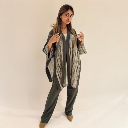 طقم زيتي مخطط