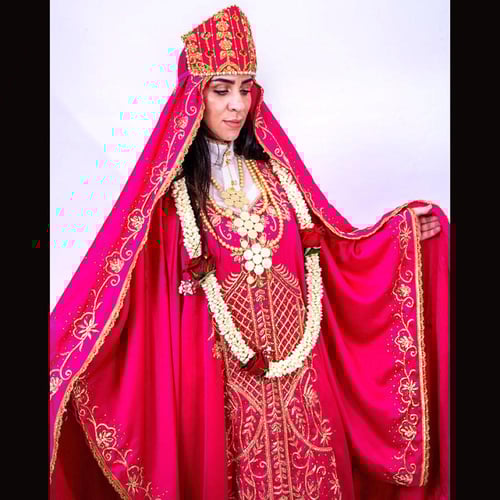 لبس مديني فاخر تطريز يدوي مع ذيل