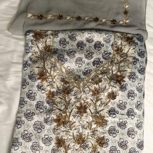 مخور مع طرحه