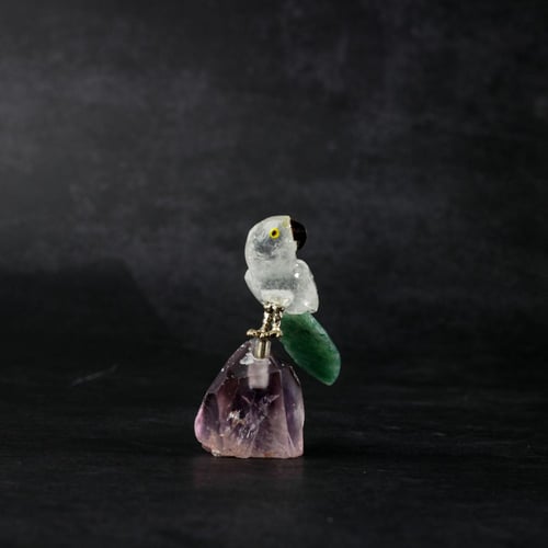 ببغاء كوارتز على حجر الاميثيست