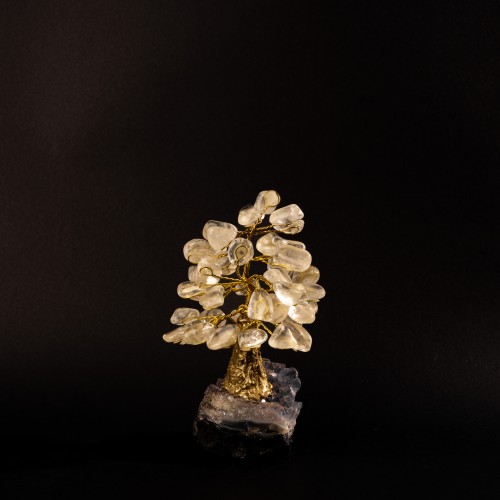 شجرة كوارتز على حجر الاميثيست