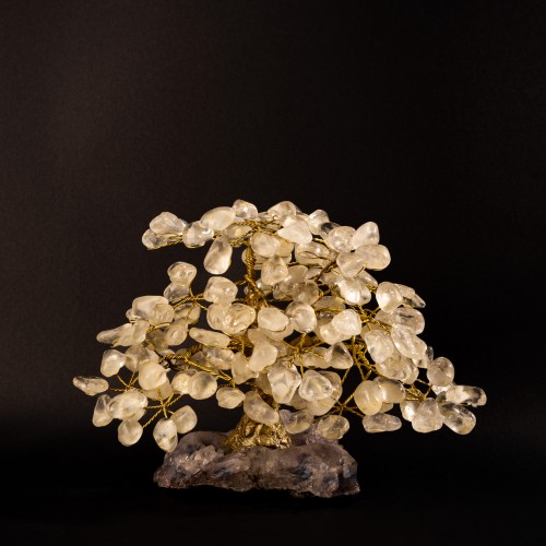 شجرة كوارتز على حجر الاميثيست