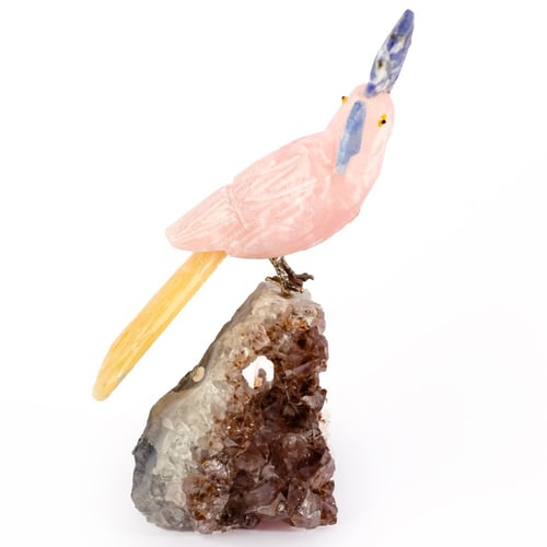 ببغاء روز كوارتز على حجر الاميثيست