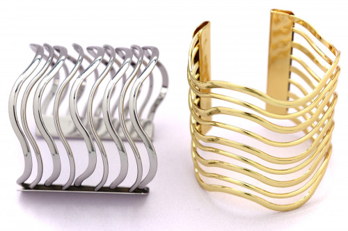 اسوارة نص دائرة بشكل مموج باللونين الذهبي والفضي