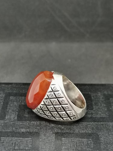 خاتم الفضة بحجر عقيق خرساني ايراني أحمر مترش بصياغ...