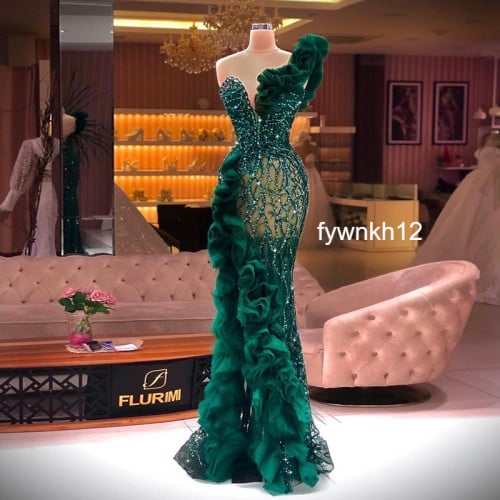 فستان سهرة أخضر زمردي بكتف واحد