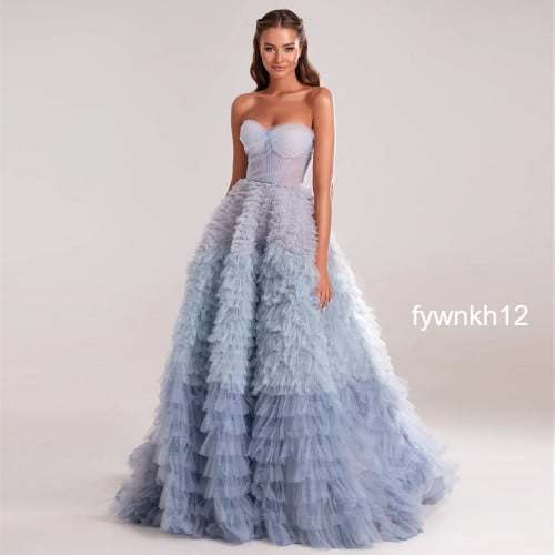 فستان سهرة أزرق بطبقات من الكشكشة