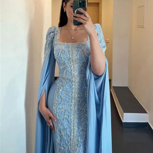 فستان سهرة أزرق بأكمام كاب