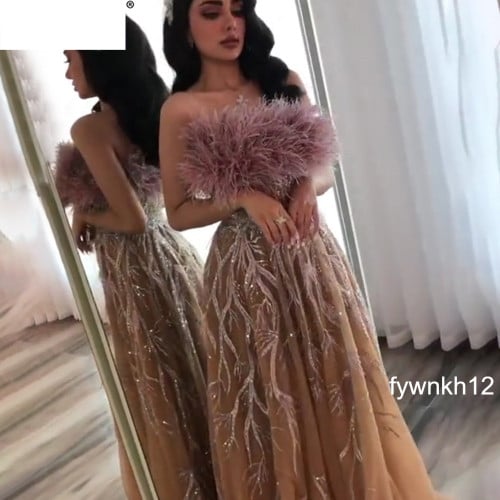 فستان سهرة من سيرين هيل باللون الذهبي