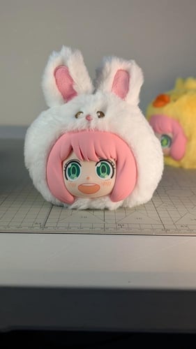 دمية انيا من سباي اكس فاميلي.