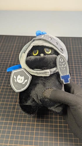 دمية لطيفة قط فارس .