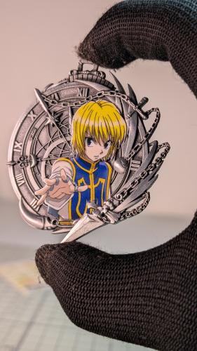 ميدالية معدنية لشخصية كورابيكا من القناص هنتر.