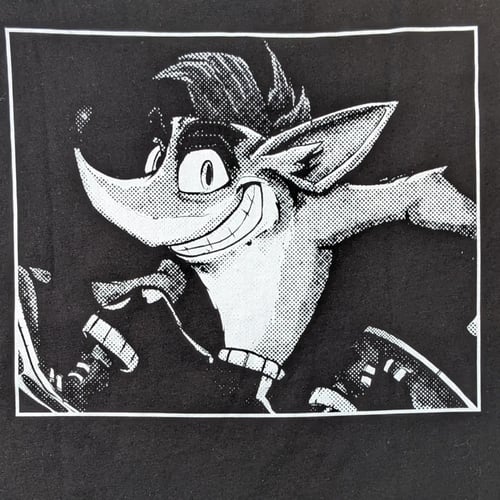 تيشيرت شخصية كراش للجنسين مرخص من شركة اكتفجين.