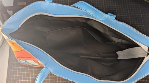 حقيبة ( شنطة ) ون بيس .