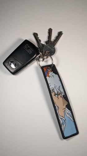 ميدالية فل ميتل الكمست ، صورة مختلفة لكل وجه.