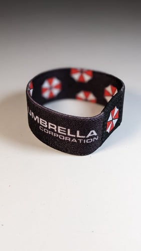 سوار مطاطي رزدينت إيفل ،صورة مختلفة لكل وجه.