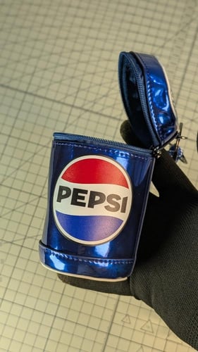 محفظة ( شنطة صغيرة )نقود بيبسي .