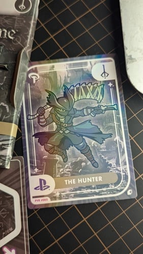 بروش هنتر من لعبة بلدبورن. مرخص رسمي من بلايستيشن.