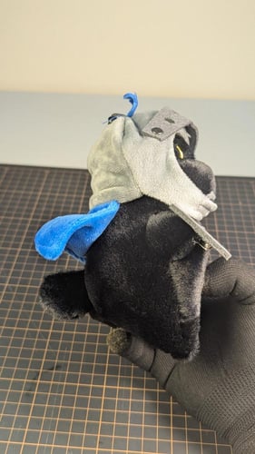 دمية لطيفة قط فارس .