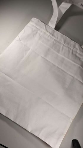 شنطة توت باق بوكيمون.