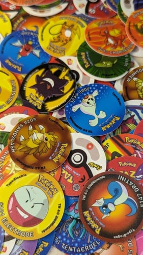 بطاقات بوكيمون ( كانت مع بطاطس ليز قديمًا).